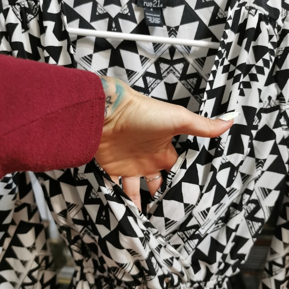 Rue 21 dress low v neck size s - Picture 3 of 6